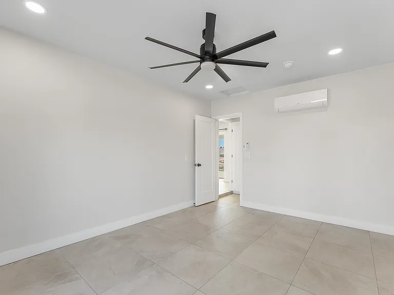 2150 Lake Havasu Plz — Photo 3