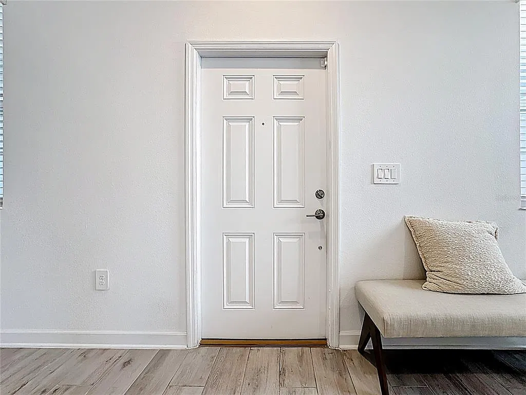 3 bed, 2.5 bath, 1755 sqft, $2,400 — Photo 4