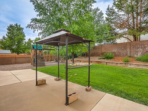 5th image of 10521 Espira Ct NW