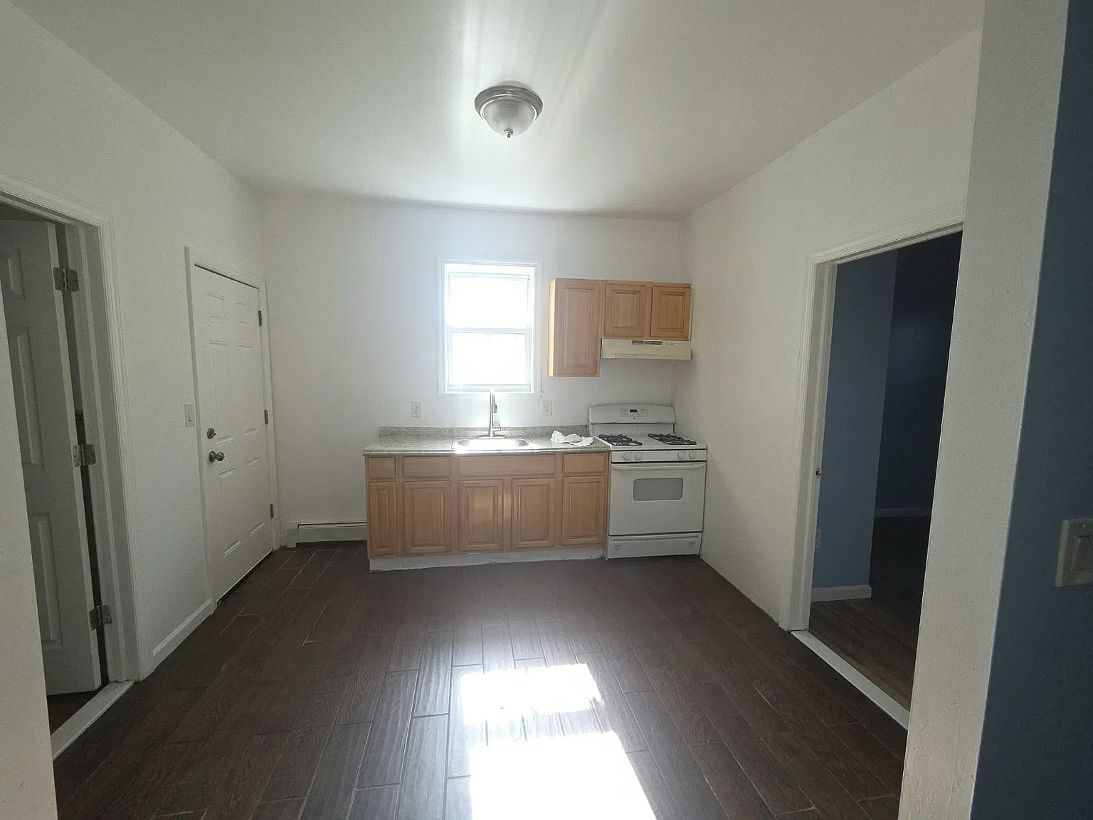 2 bed, 800 sqft, $1,750 — Photo 1