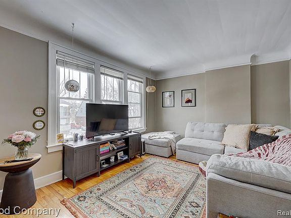 3rd image of 274 E Oakridge St