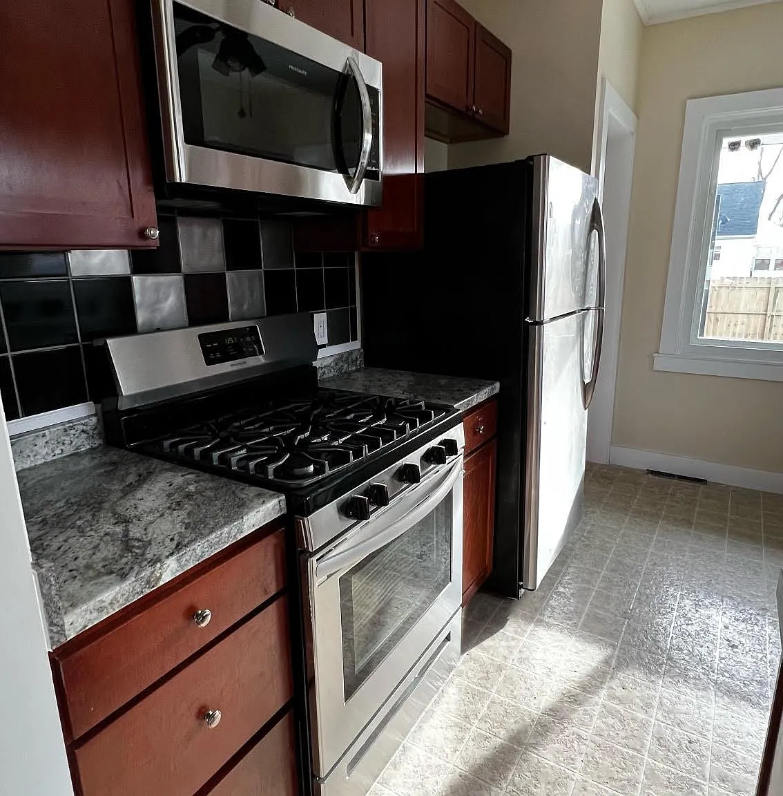 3 bed, $1,450 — Photo 3
