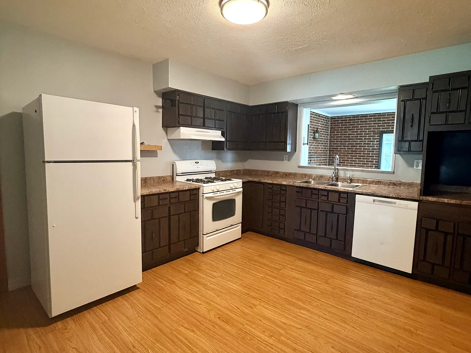 3 bed, 1495 sqft, $2,000 — Photo 3