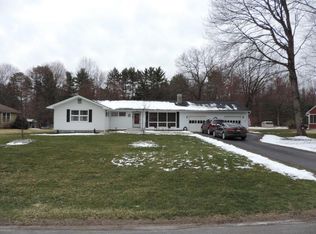 17 Wincrest Dr, Queensbury, NY 12804