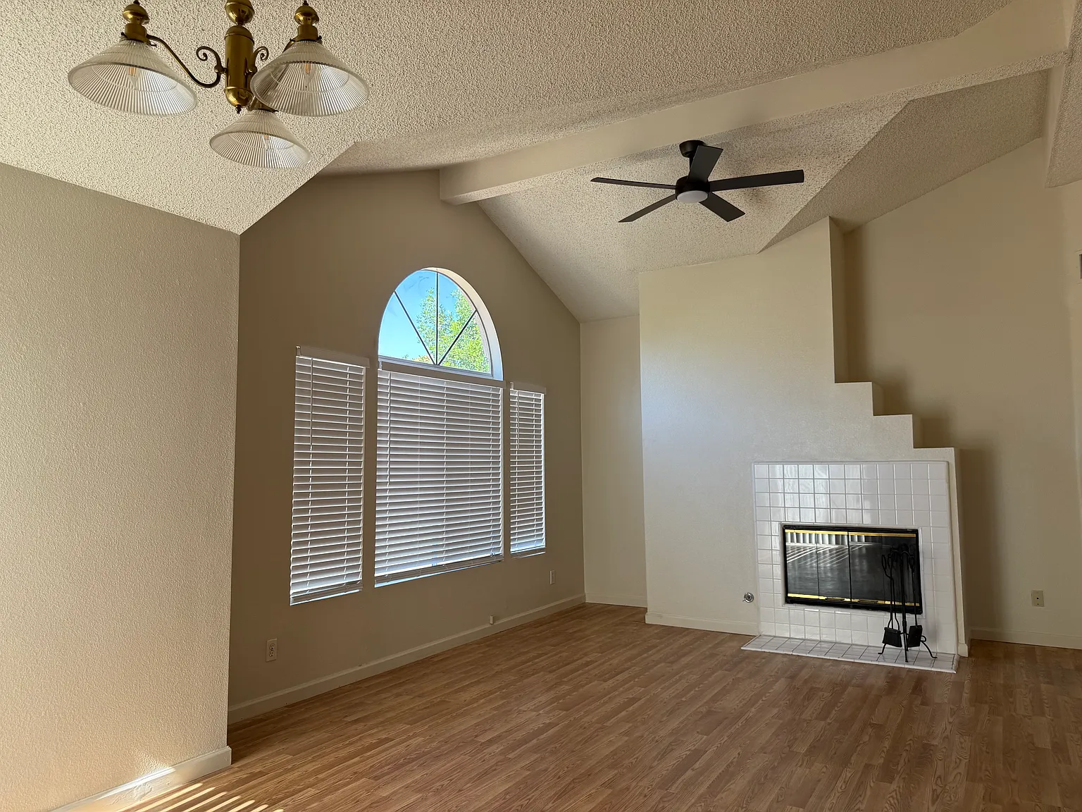 2 bed, 1101 sqft, $2,700 — Photo 4