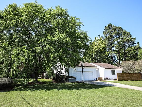 4th image of 1309 Camellia Way