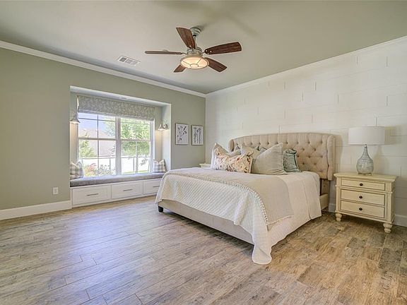 4th image of 609 Chillmark Dr