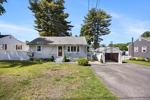 371 Salem St Photo 1