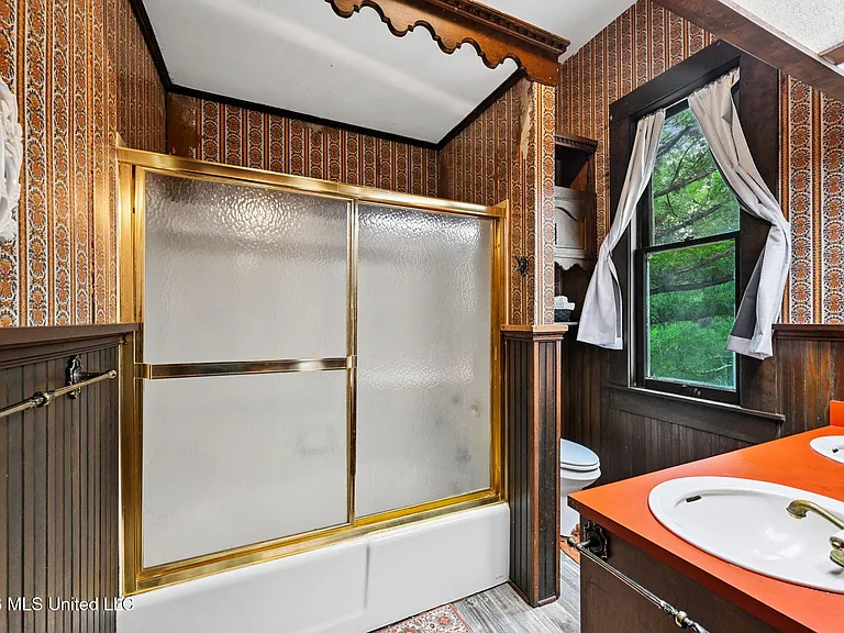 102 W Myrtle St — Photo 23