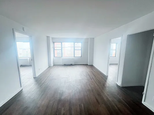 Rented by Manhattan Realty Group | media 2