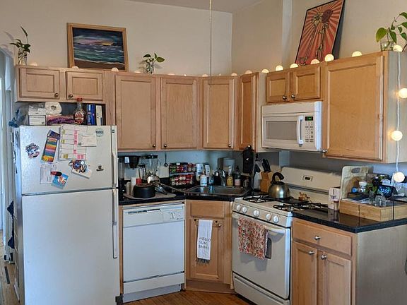 2nd image of 850 N Maplewood Ave #3R