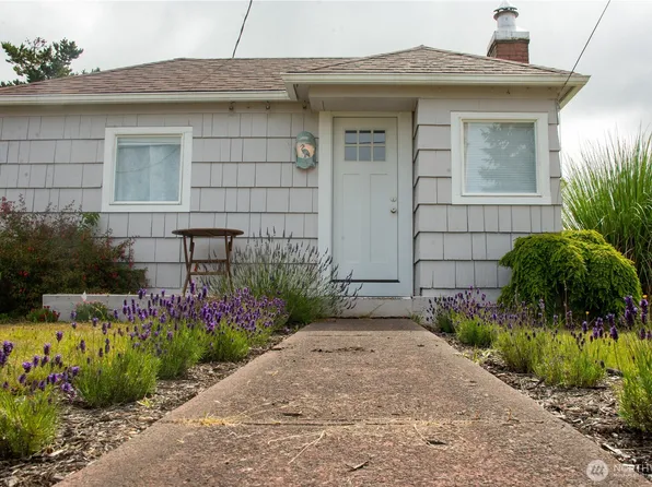 908 Washington Avenue N, Long Beach, WA 98631