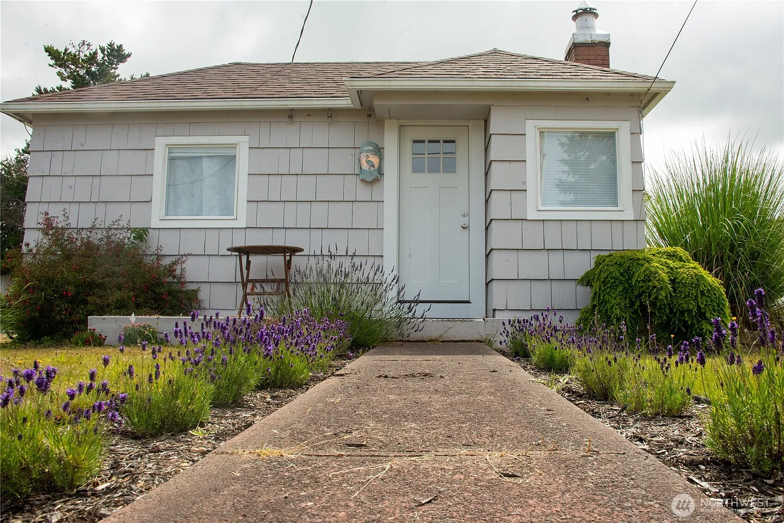 908 Washington Avenue N photo 1
