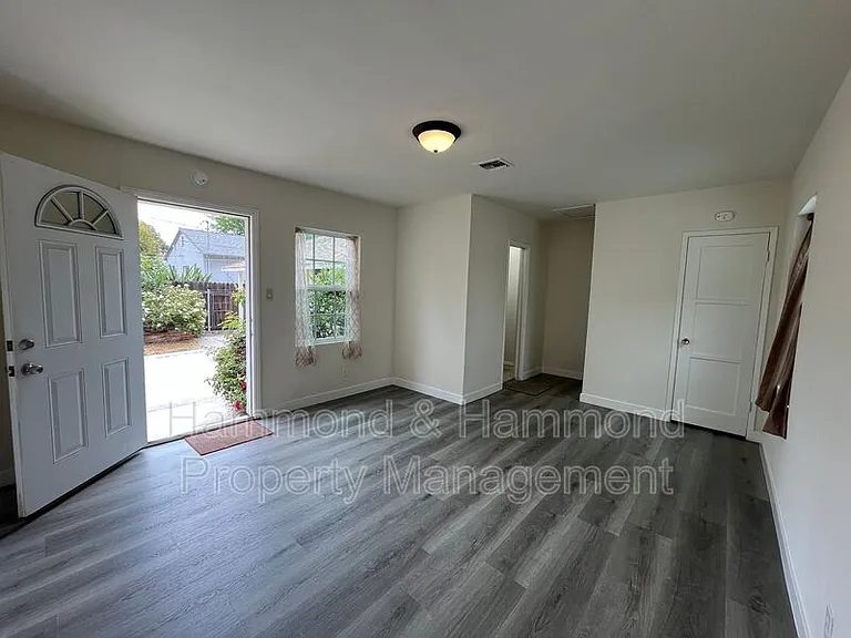 18003 Saticoy St — Photo 10