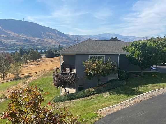 3rd image of 2200 Marigold Ln Unit A