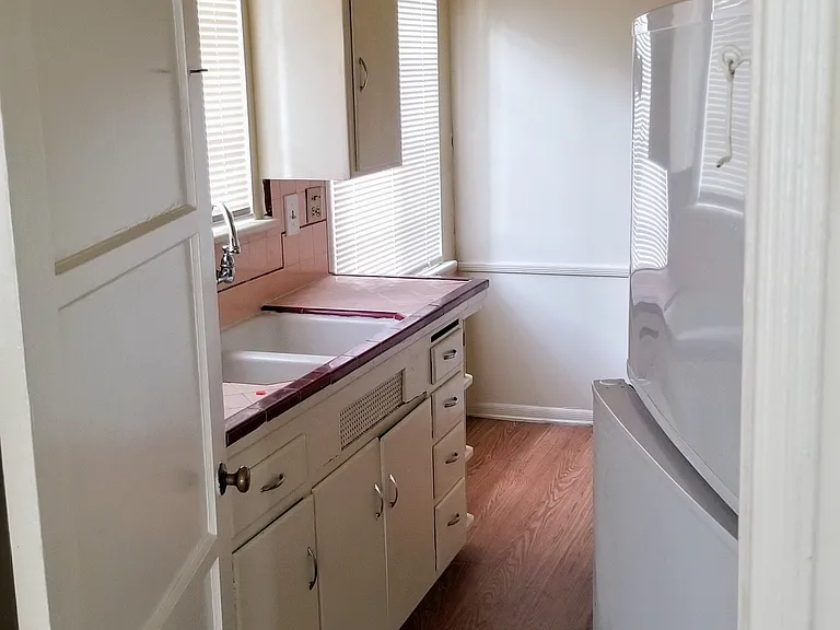 701 Gayley Ave — Photo 13