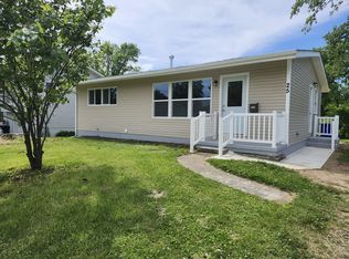 25 Ridge Lane Dr, Decatur, IL 62521