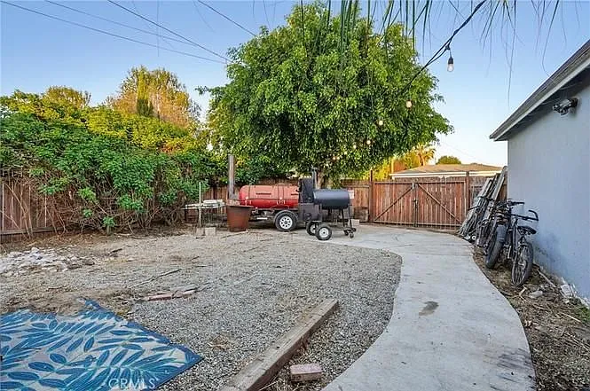 11045 Howard St — Photo 16