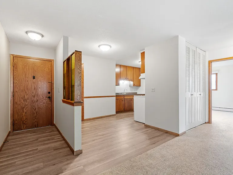 1605 Minnehaha Apartments — Photo 13