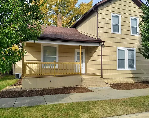 136 E Lawrence St Photo 1