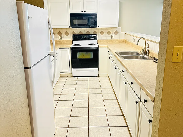 3112 N Aw Grimes Blvd #1 — Photo 1