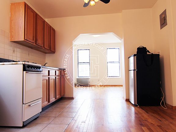5th image of 162 Allen St APT 20