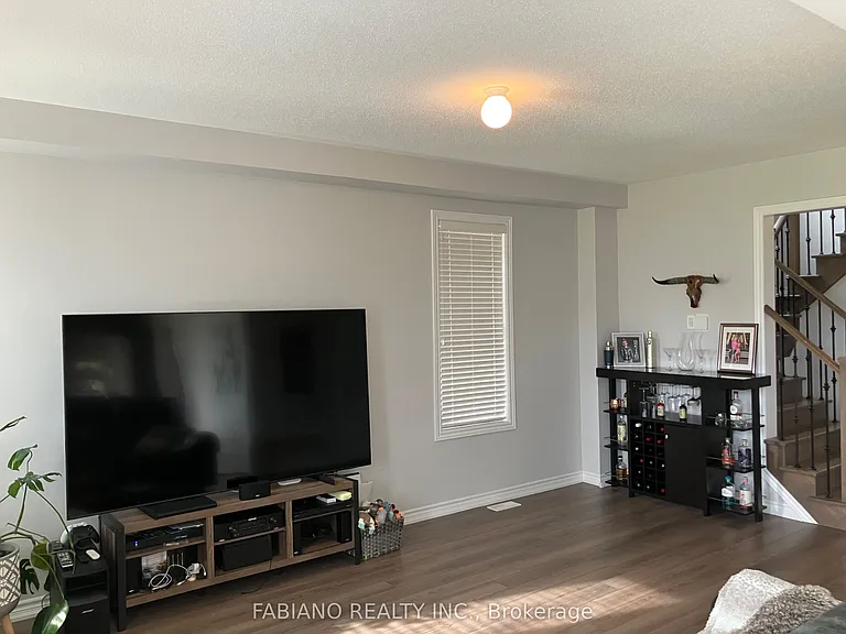 175 Brownley Ln #UPPER — Photo 5