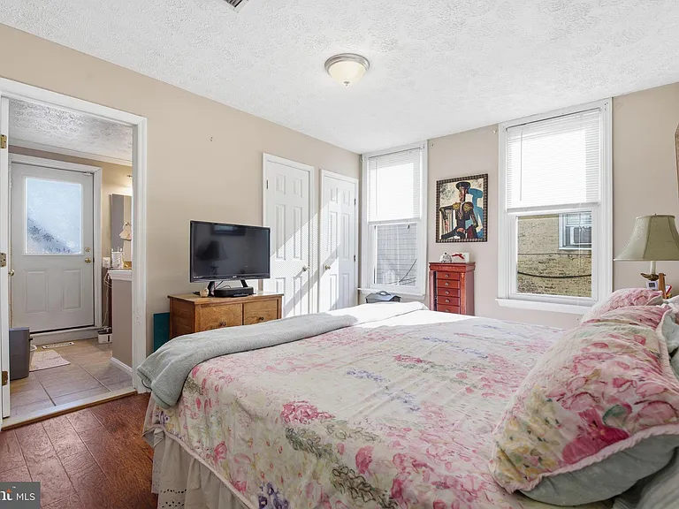 116 W Clement St — Photo 16