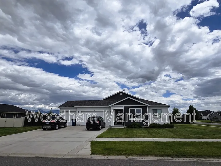 98 Caitlin Rd — Photo 39