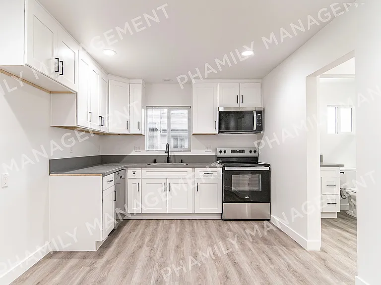 339 W Center St #J — Photo 6