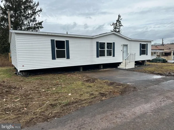 18 Woodedge Dr, Quakertown, PA 18951