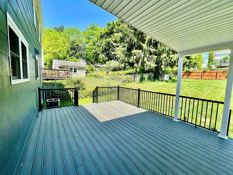 2727 Hall St — Photo 16