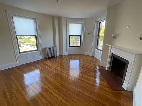 504 Beacon St Photo 1
