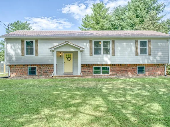 2460 Candyland Cir, Cookeville, TN 38506