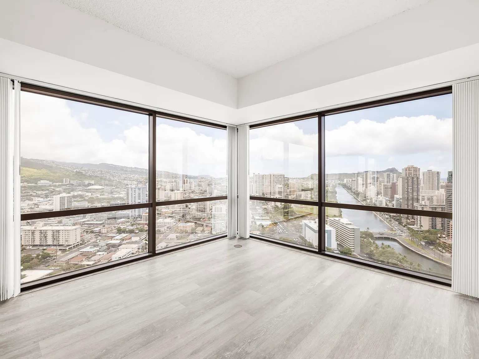 2 bed, 1205 sqft, $4,400 — Photo 1