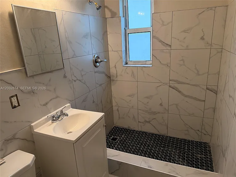 307 NW 12th Ave — Photo 6