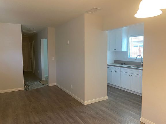 5th image of 880 E Avenida De Las Flores