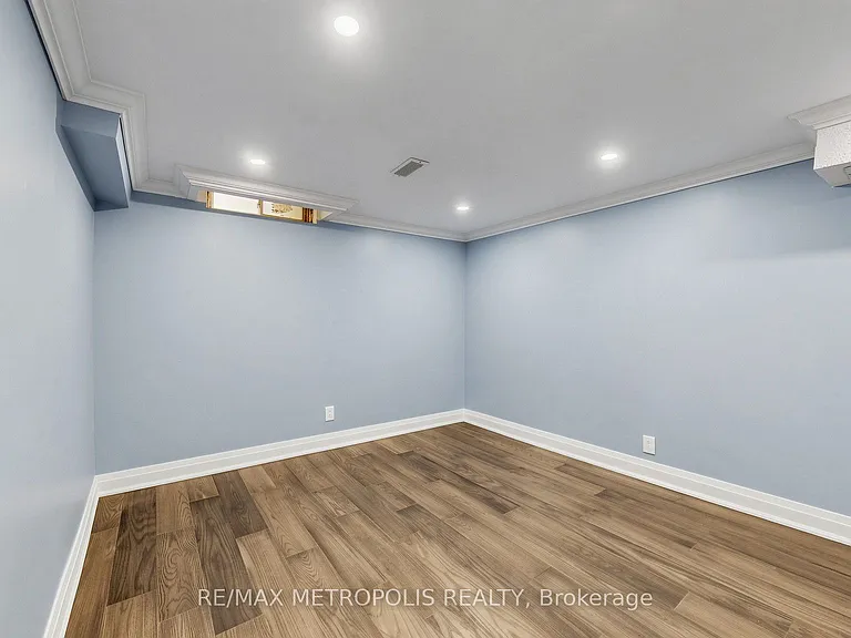 61 Horseshoe Cres #BASEMENT — Photo 17