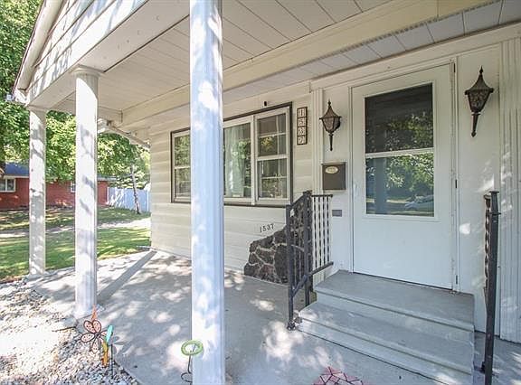 3rd image of 1537 Lindell Blvd