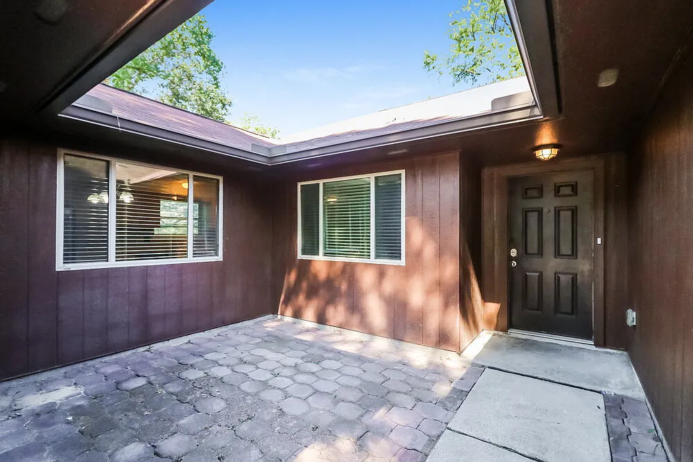 3 bed, 2.0 bath, 1637 sqft, $1,855 — Photo 3