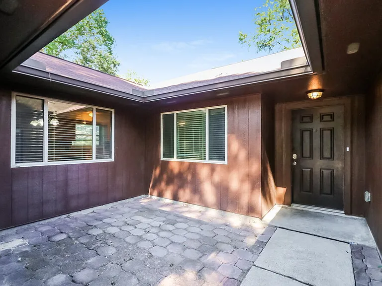 10810 Gusty Winds Ct — Photo 3