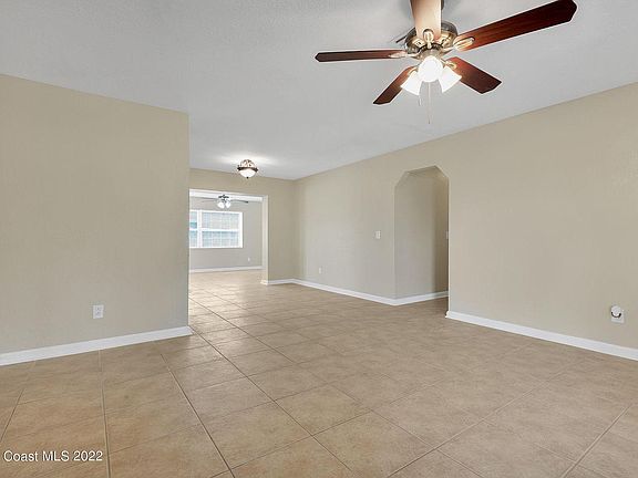 5th image of 915 Juniper Ln