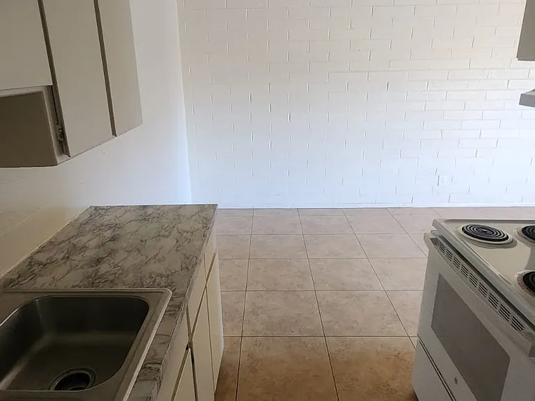 10001 N 11th Ave — Photo 6