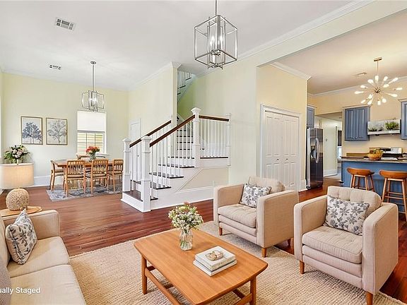 2nd image of 832 Josephine St