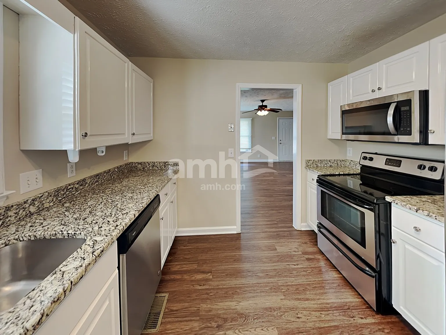4 bed, 2.5 bath, 2350 sqft, $2,555 — Photo 3