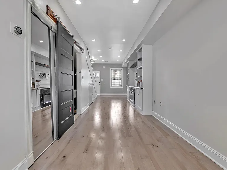 639 20th St NE — Photo 3