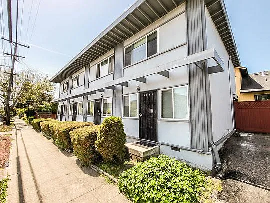 Building Photo - 2704 McGee Ave #2704
