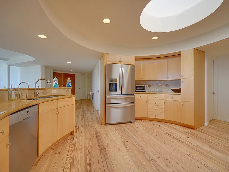 Kitchen all working appliances