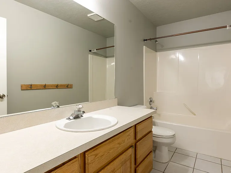 537 N 400 W — Photo 8