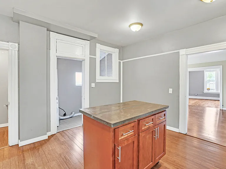 258 Allen Ave — Photo 11